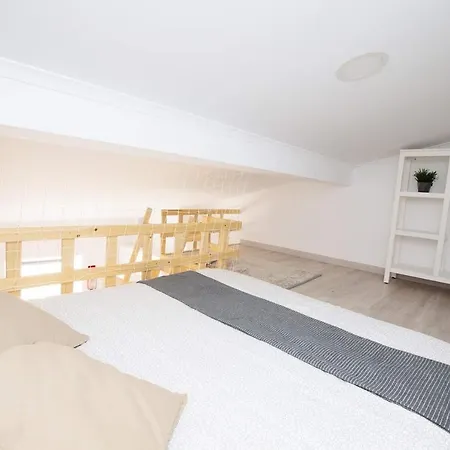 E5tudio Esq. Apartamento *